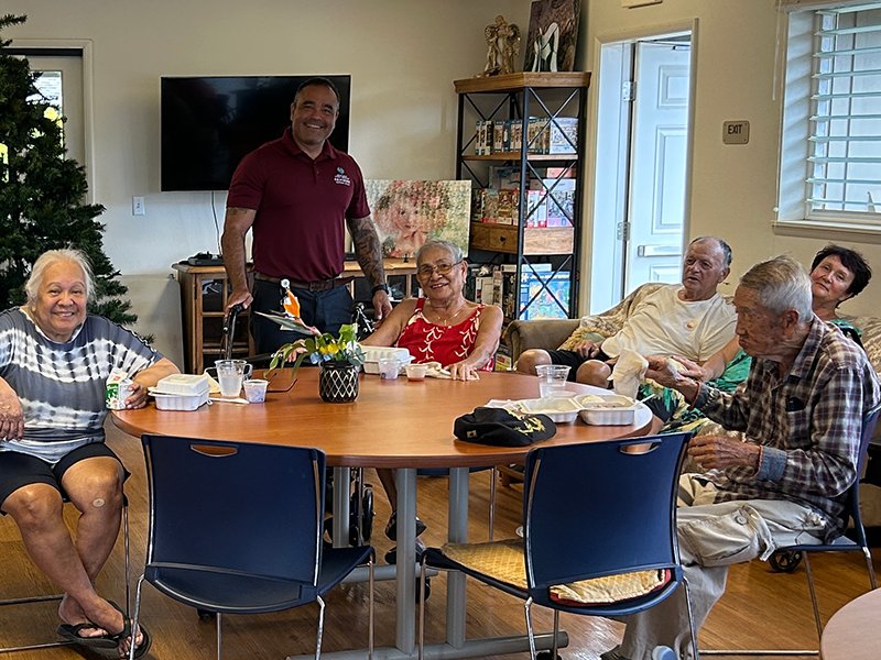 Kingsley-Simeona-with-Patients-at-the-Ola-Pono-Program